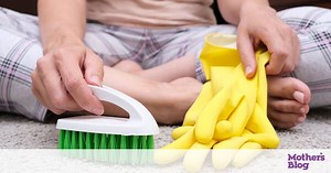 Tips για μαμάδες: Φτιάξτε σπιτικό καθαριστικό για χαλιά με τρία υλικά