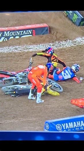 Eli Tomac Glendale Start Crash with Christian Craig 🏁😭🧡 | MXGRyan