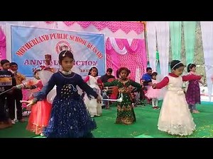 वार्षिकोत्सव में नन्हें मुन्ने छात्र छात्राओं ने एक से बढ़कर एक कार्यक्रम की प्रस्तुति दी