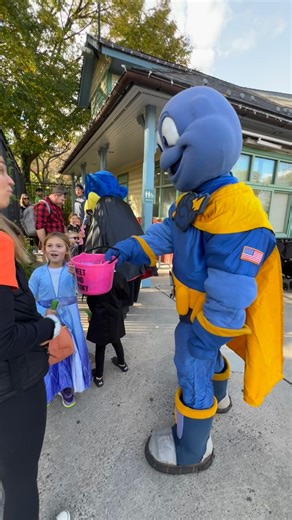 Trick-or-Treating! #halloween #mascots #baseball #philadelphiazoo | Trenton Thunder Baseball