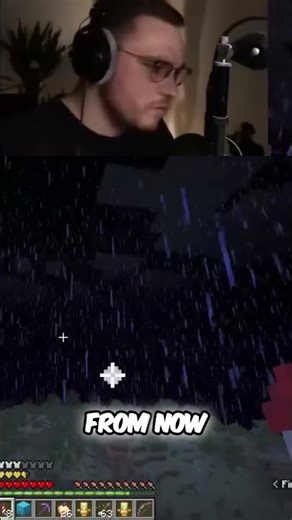 Minecraft Player Shows Item Duplication and Additions #shorts