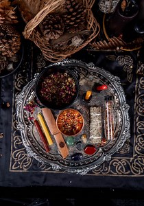 Introducing our Sabbat Ritual Kits and unbox our Mabon Ritual kit with us ✨ 🌙 Our thoughtfully curated kit includes everything you need for one or more Mabon rituals, including a leaflet about Mabon and rituals you can perform. The herbs and resins within this kit have been created by us in-house specifically for this Sabbat, and feature seasonal resins, woods, flowers, barks & herbs. As well as this, the Mabon kit also has coloured spell candles that align with the Sabbat, eliminating the need