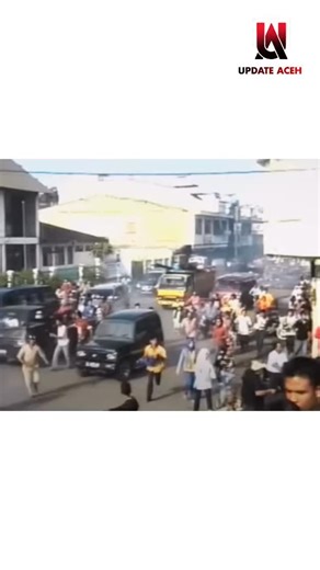 UPDATE.ACEH 🌍 on Instagram: "Peringatan 21 Tahun Tsunami Aceh Digelar Sederhana, @ustadzabdulsomad_official Isi Tausiyah. Peringatan 21 tahun tsunami Aceh pada Jum'at (26/12/2025) di halaman Masjid Raya Baiturrahman dilaksanakan secara sederhana. Peringatan untuk mengenang para korban tsunami Aceh juga akan dirangkaikan dengan tahlil dan doa bersama bagi korban banjir dan tanah longsor yang belakangan ini melanda sejumlah wilayah di Aceh. “Untuk tahun ini, (peringatan 21 tahun tsunami Aceh) kit