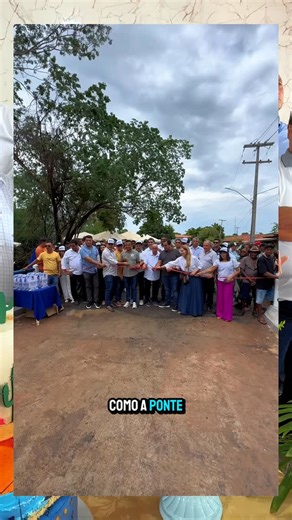 Simone Pereira on Instagram: "Neste domingo, estive em Nazaré do Piauí para celebrar os 70 anos de história desse município tão querido e acompanhar a inauguração da Ponte do Riacho dos Defuntos, uma obra que representa mais mobilidade, segurança e desenvolvimento para a população. Foi uma alegria compartilhar esse momento ao lado do prefeito @ronieltonabilio, do vice-prefeito @geizim.dantas, de vereadores, secretários municipais, lideranças locais e ex-prefeitos que ajudaram a construir a histó