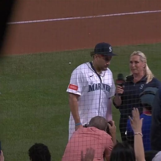 A special shoutout on Fan Appreciation Night 🫶 | Seattle Mariners