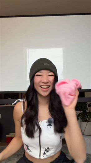 Dawn Choo | Data Interview Tips on Instagram: "Filtering on aggregated columns using HAVING! This is Day 23 (penultimate episode!) of my Christmas SQL series. Today’s question is: The Gingerbread House Competition wants to feature the builders who used at least 4 distinct candy types in their designs. How would you identify these builders? Comment SANTA to join my free SQL challenge! #dataanalytics #datascience #sql"