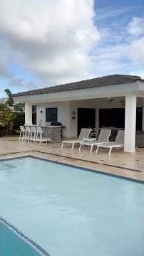 $495k Casa Linda Villa Bella, 3 bed 3.5 Bath Great Pool and Outdoor Living Space #sosuarealestate