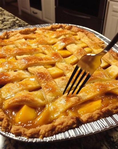 Grandma’s Peach Cobbler Pie Ingredients: Fruity Filling: 6-8 peaches (5-6 cups, sliced) 1 cup sugar 1/4 cup flour 1/4 tsp salt 1/2 tsp vanilla essence ........................... ✅✅ Full Recipe in The C-O-M-M-E-N-T👇: Enjoy ❤️😋 | Jesus Never Fails