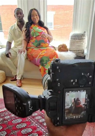 Don just show your work, show you working! Behind the scenes of the Maternity photohoot with the Savages. I’m using the Sony A7RIV and the Tamron 28-75 f2.8 lens. Doing a 1 light setup using ambient natural light. The strobe I’m using is the Godox AD600 and a Glow 40in Softbox Beauty Dish #photoshoot #portrait #maternityphotoshoot #godox #photographer