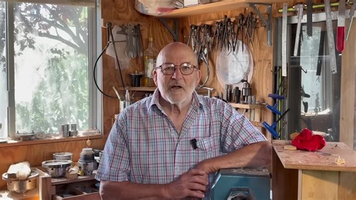 Richard Raffan turns a stringybark burl box. #01