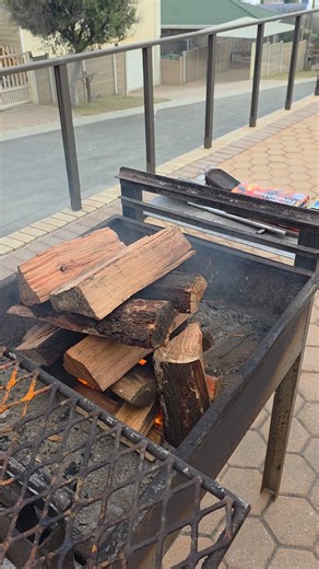 There’s just something about a true South African braai that hits different. 🔥 Not just the food — the feeling. Today was our first proper braai since being here… ocean view, ice-cold beer, good meat on the fire, and that familiar energy you can’t bottle or explain. Growing up in South Africa, braais weren’t just meals — they were memories. Family. Laughter. Smoke in your hair. Kids running around. Stories you’ve heard a hundred times but still laugh at. And even though we “braai” in Australia…