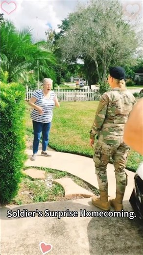 🥰Soldier coming home,this is the best gift for family#fouryou #fyp #surprie #soldier #reunion