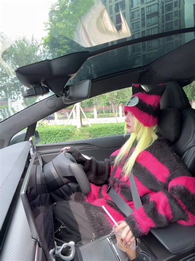 R u punk or cute kitty today? 🐈‍⬛