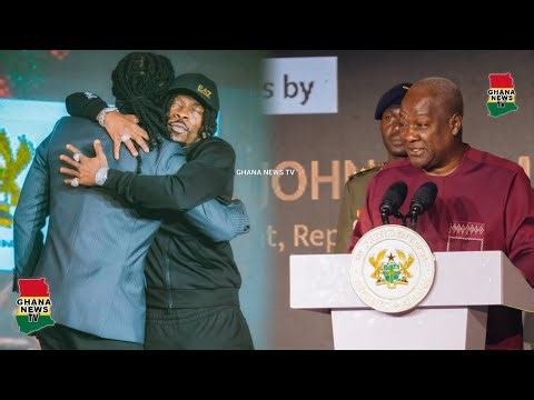 Shatta Wale Happily hugs Stonebwoy live on stage under Prz Mahama’s direction @World Cup fundraising