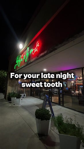 If it’s after 9PM and you’re thinking about dessert… just come 😂🍰🍓 Milkshakes, Cheesecake, Chocolate overload 🍫🤤 Open till 1AM every single day 🌙✨💫 #ShishaCafeSA #SATX #dessert #LateNightEats