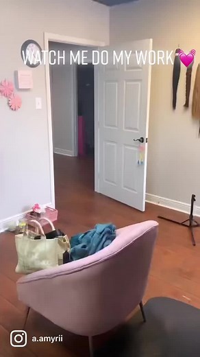 Press play, your favorite braider💓#boxbraids#knotlessbraids#batonrougelouisiana#batonrougehairstylist#batonrougebraider#lsubraider#braidersontiktok#nolabraider#goddessbraids#rajuncajun