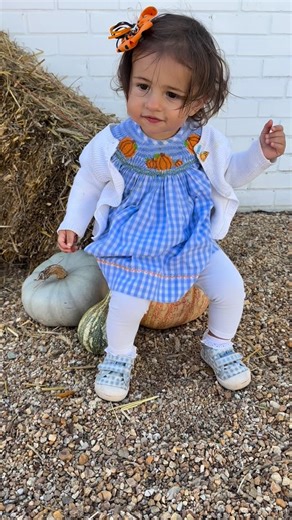 Fall Fest at Java Way was so much fun! Flowers, goats, pumpkins, and so much more! Thanks for letting me be part of it!! We had fun, and as always, that coffee is good to the last drop. @javawaycoffeeco Also, if your pumpkins got rearranged, I think I know the culprit. #Fallfest #javaway #freshflowers #murfreesboronc #backyardblooms #cutflowers #freshcutflowers #cutflowergarden #blooms #hertfordcountync #floralarrangements #flowervase #bouquet #bouquetbar | Backyard Blooms by Bardin