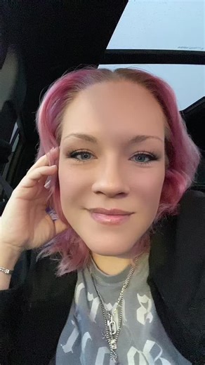 2026 isn’t about becoming someone new. It’s about choosing yourself. My New Year, New You Muse Call is open for women ready to stop waiting and start feeling confident in their own skin. Indiana boudoir photographer | Crown Point Indiana Apply now. 🖤 #boudoirphotographer #indianaboudoir #crownpointindiana #newyearnewyou #confidencejourney