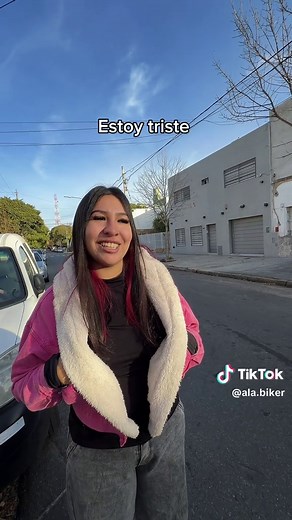 Hoy se va una parte enorme de mi historia. 🩷 Muchos van a pensar que es “solo una moto”, y sí, hoy tengo una más grande, nuevos sueños y nuevos caminos por recorrer… pero esta MT-03 nunca fue solo una moto para mí. Fue esfuerzo, trabajo, noches pensando cómo hacer para llegar a tenerla, metas cumplidas y momentos que no voy a olvidar jamás. Con ella crecí, viajé, conocí lugares, viví cosas increíbles y también atravesé etapas que me hicieron ser quien soy hoy. Me duele verla irse, no porque no