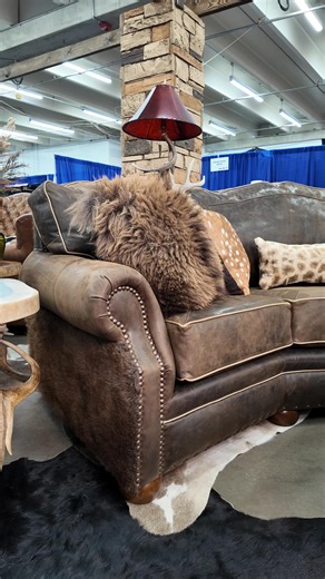 Check out this stunning Camp Verde Curved Sofa with the Buffalo Hide! Featured here with an exquisite natural leather and contrasted piping, this sofa will not only bring you high-end comfort but all the true western elegance as well 🦬 | Bison Creek Interiors