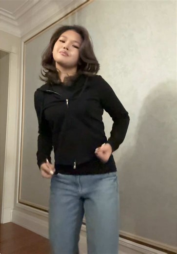 Ru (@_airwxz)’s videos with Level Up - Ciara