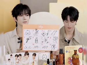 来看图磕糖，星星不愧是艺术生，还是浪漫小疯子，太爱了，还有下雪，不得不说品牌方做得很用心❤️