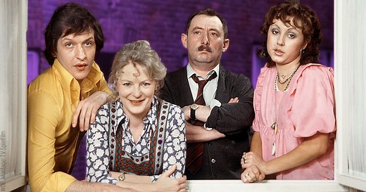 "Der Silvesterpunsch" im TV: Alle Sendetermine 2025 von Ekel Alfreds "Ein Herz und eine Seele" - TV SPIELFILM