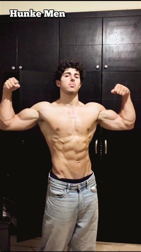 Good attitude#aesthetic#muscle#motivation#posing#abs#chest#biceps#model#body#hunk#gym#workout#bulge