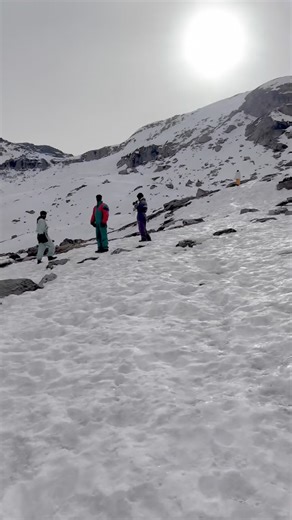 Jabir on Instagram: "Manali me Baraf hi baraf 18 December 2025 #manali#rohtangpass#baraf"