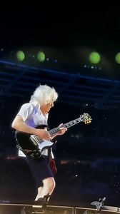 AC/DC – Let There Be Rock solo in Cleveland: Angus goes beyond limits! ⚡🔥 cre : marcos_music_channel | AC/DC Rock Brigade