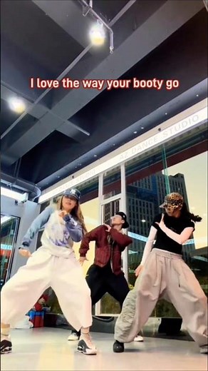 No Hands lyric & trend dance cover #lyrics #dance #tiktok #viral #trending #youtubeshorts