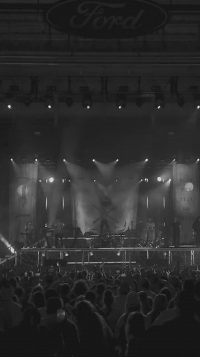 38K views · 1.3K reactions | Night 2 of tour ✅ - absolutely wild crowd in Nampa last night 落#LiveMusic #NampaIdaho #IslandGlowTour | Dirty Heads | Facebook