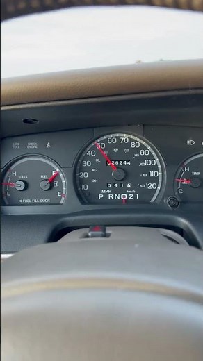 1999 Ford Crown Victoria LX 4.6L V8 0-60 MPH Acceleration #shorts #crownvictoria ￼