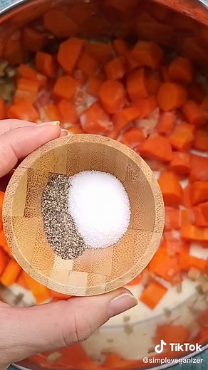 Creamy Plant-Based Mashed Carrots Recipe | SimpleVeganizer