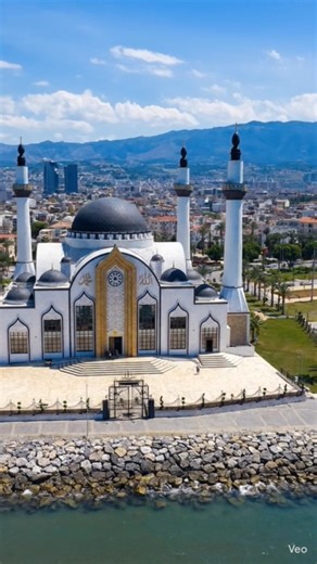 The Islamic Art That Inspired the Renaissance