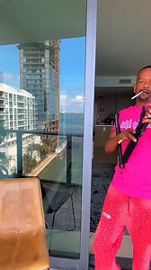 Charleston White fires back at GloRilla’s sister (BroRilla) after she puts a $3,500 bounty on his head! 😳“I’ll George Zimmerman Your A**”