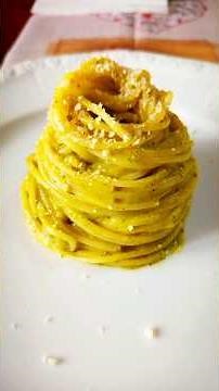 Spaghetti with cream of courgettes