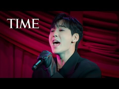 Saja Boys Singer Kevin Woo From 'KPop Demon Hunters' Performs "Soda Pop" Live