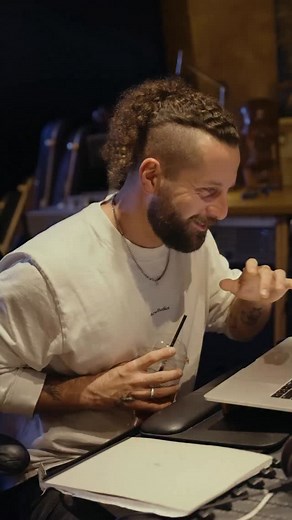 274K views · 13K reactions | I pumped up the jam. Jam = pumped. This is all I have of this lil remix so someone hit me up and finish it with me cause I’m busy with a new baby at home thanks xxxxxxxxxx also please let me know what song to do next cause I only listen to history podcasts and have forgotten all songs. Lots of love xxxxxxx | Elderbrook | Facebook