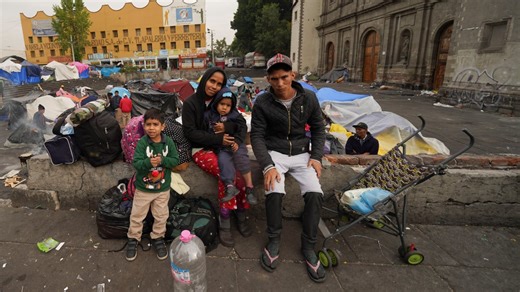 US delegation meets with Mexican government for talks on the surge of migrants at border