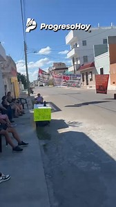 🔴#ENTÉRATE: VECINOS BLOQUEAN LA CALLE 25 POR 62 / DICEN NO AL PASO DE TRÁILERES ES EL QUINTO BLOQUEO QUE REALIZAN VECINOS EN CALLES DE PROGRESO (EL TERCERO EN ÉSTE MES DE OCTUBRE) / ADVIERTEN QUE LOS BLOQUEOS SERÁN MÁS SEGUIDOS Y MÁS PROLONGADOS ANTE LA FALTA DE ACCIÓN DE LAS AUTORIDADES Por tercera vez en lo que va de octubre, vecinos de Progreso bloquearon el paso de tráileres en éste puerto. El bloqueo, como se ha informado, es para exigir a las autoridades MUNICIPALES, ESTATALES Y FEDERALES