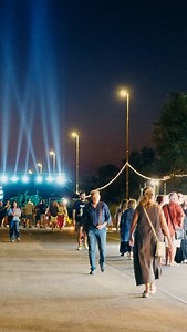 ✨ FESTA DI SANT’ORONZO – IL GRAN FINALE Cinque giorni intensi che hanno unito fede, musica e comunità si sono chiusi ieri con la grande festa a San Cataldo. La pizzica de “Li Vasapiedi”, il cabaret di Giampaolo Catalano, la musica degli Impresari Band e le botteghe di artigianato e gastronomia hanno animato il lungomare, fino al cielo illuminato dallo spettacolo pirotecnico finale sul mare. Un abbraccio collettivo che racchiude lo spirito della nostra città: radici, identità e futuro che cammina