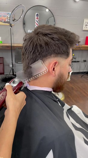 Female Barber Expertly Uses Straight Razor for a Satisfying Haircut