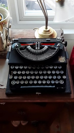 1938 Antique Imperial Typewriter Refurbishment and Review