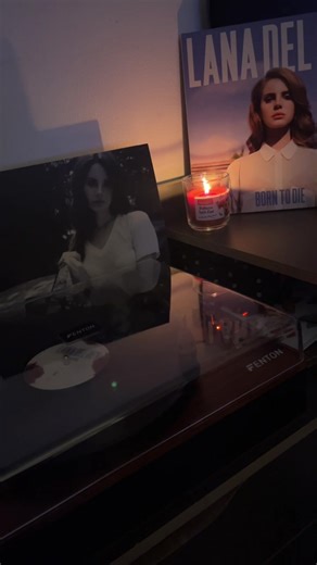 #LANADELREY//#lanadelrey #borntodie #trend #vinyl