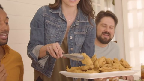 Louisiana Fish Fry Seasoned Fish Fry Seafood Breading Mix 2.88 Pound (Pack of 1) - Season and Cook All Your Fish, Shrimp, Oysters, Vegetables, and More to Crispy Perfection