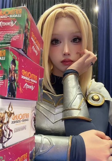 Guess how many riftbound boxes i opened this weekend….. #riftbound #leagueoflegends #lux #cosplay #cosplayer