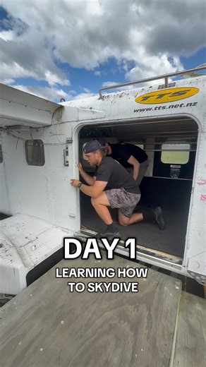 DAY 1 LEARNING HOW TO SKYDIVE