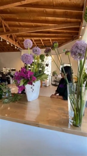 Watch our designer's hands craft beauty with every flower added to the arrangement.  See the colors blend and the shapes come together in a dance of nature's art. Feel the touch of nature's charm for your home. Click the link in our bio to get your own custom flower arrangement today!  #losangelesflorist #laflorist #floristsofinstagram #flowerstagram #customizeflower #flowerarrangements #flowerinspiration #floraldesign #floraldesigner | French Florist | Facebook