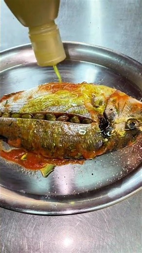 Koce e pjekur me salcë domate dhe capperi..#restorant #tirana #albania #cookingvideo